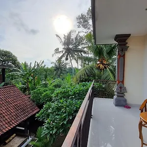  Guest house Karmila House